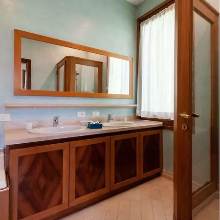 Esclusivo Appartamento- 6 Persone In Liberty * Venetië-Lido